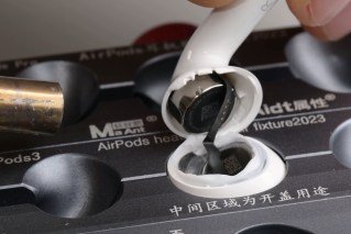 AirPods 5 تحقق إنجازًا جديدًا.. سماعات أبل الأكثر قابلية للإصلاح في تاريخها